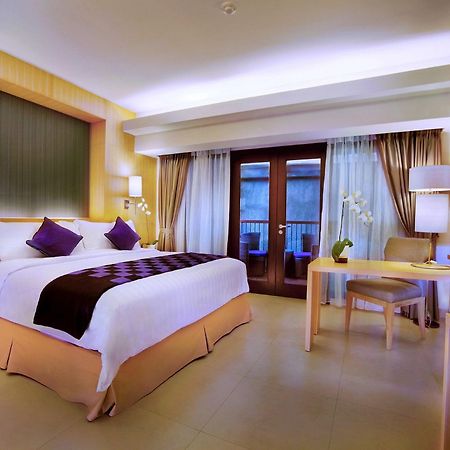 Quest Hotel Kuta By Aston Exterior photo