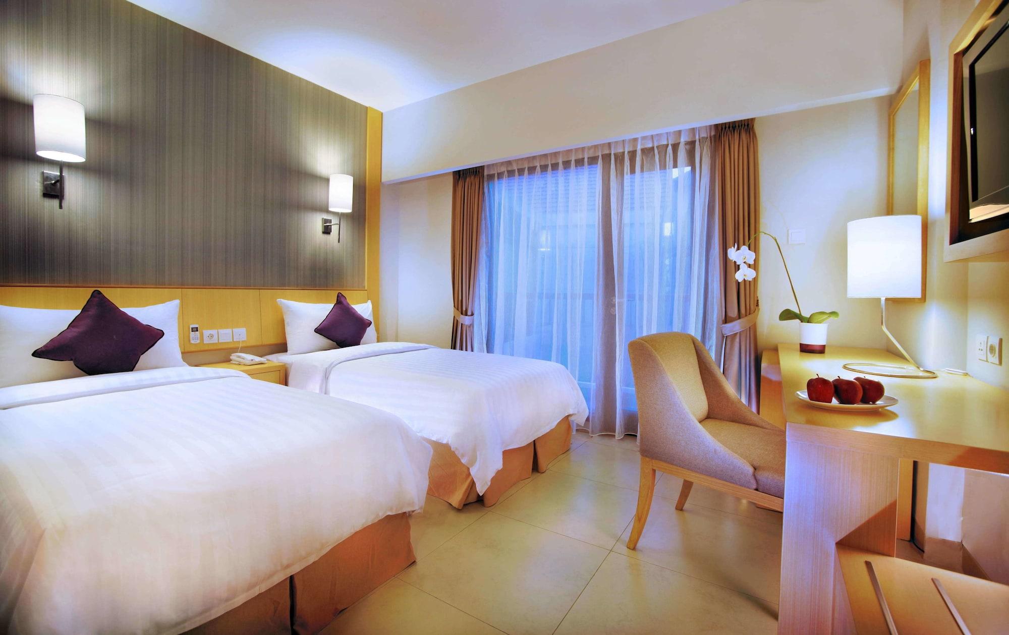 Quest Hotel Kuta By Aston Exterior photo
