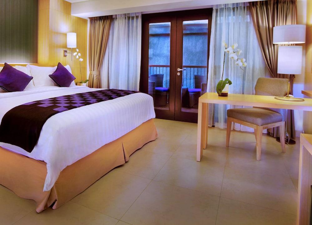 Quest Hotel Kuta By Aston Exterior photo