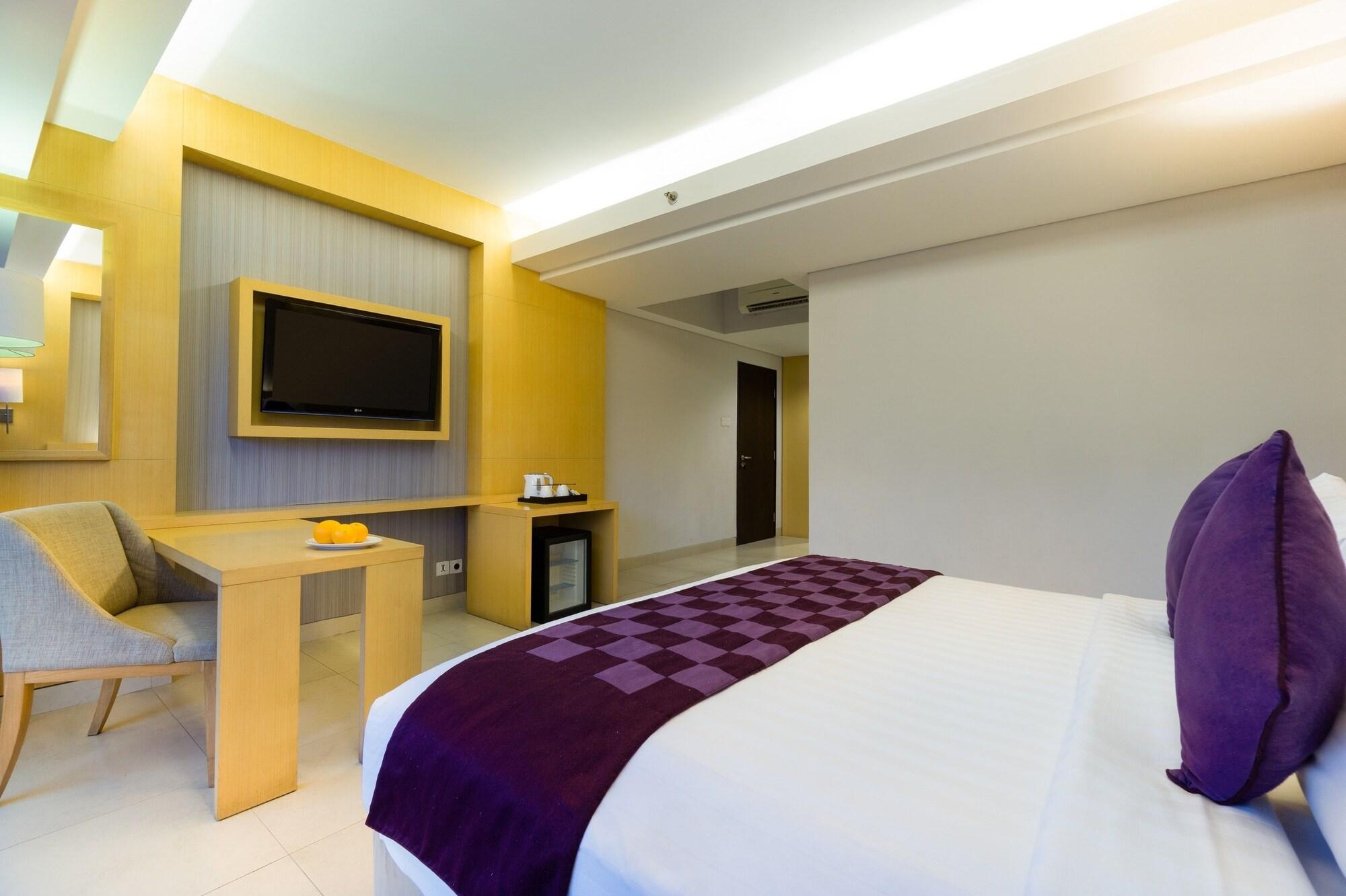Quest Hotel Kuta By Aston Exterior photo