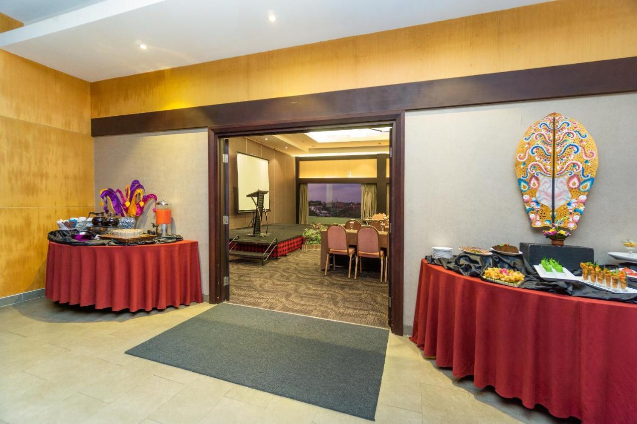 Quest Hotel Kuta By Aston Exterior photo