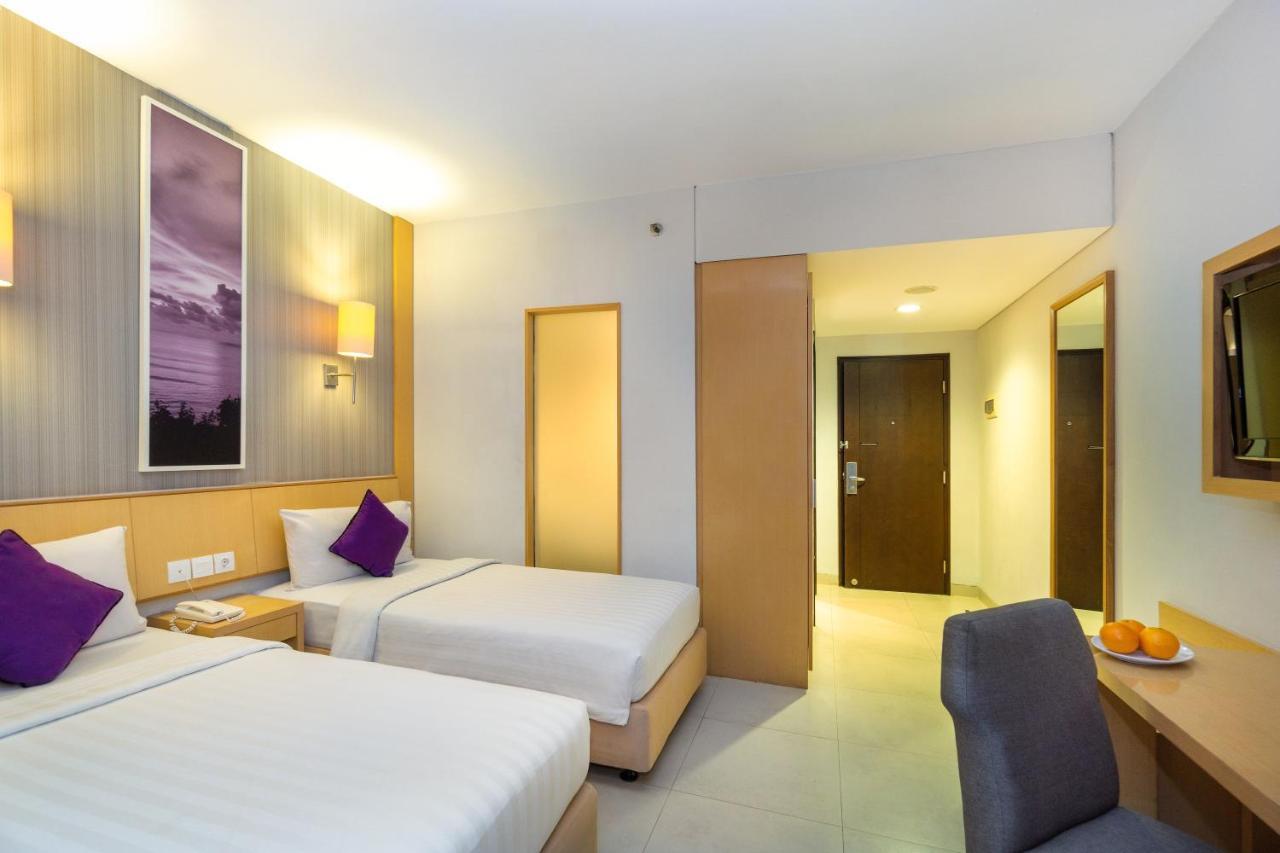 Quest Hotel Kuta By Aston Exterior photo