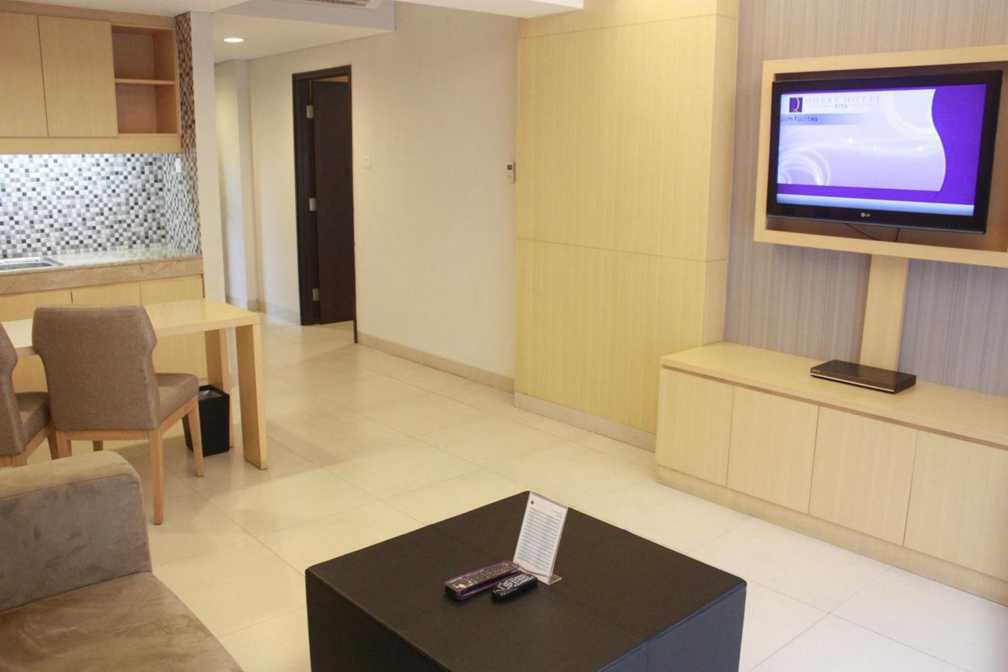 Quest Hotel Kuta By Aston Exterior photo