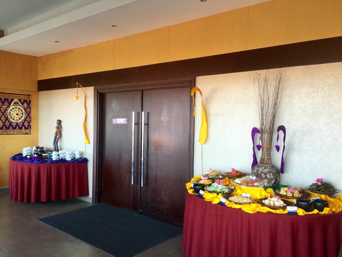 Quest Hotel Kuta By Aston Exterior photo