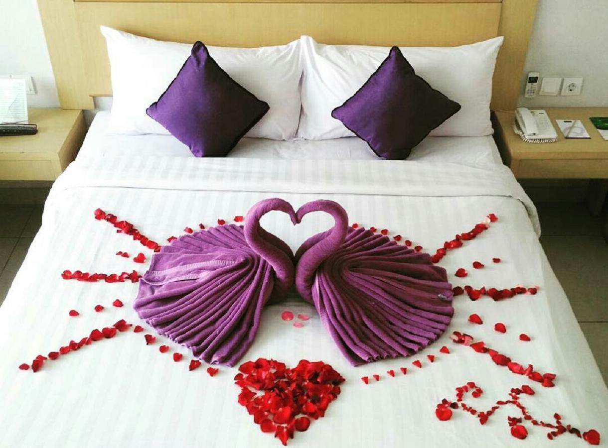 Quest Hotel Kuta By Aston Exterior photo