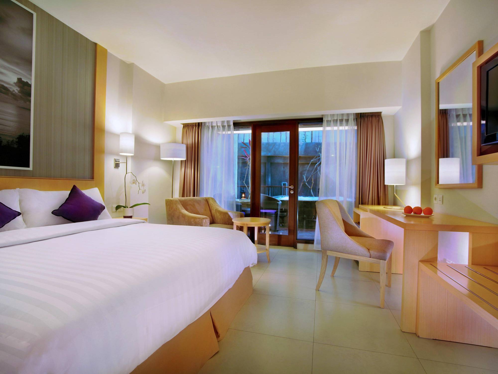 Quest Hotel Kuta By Aston Exterior photo