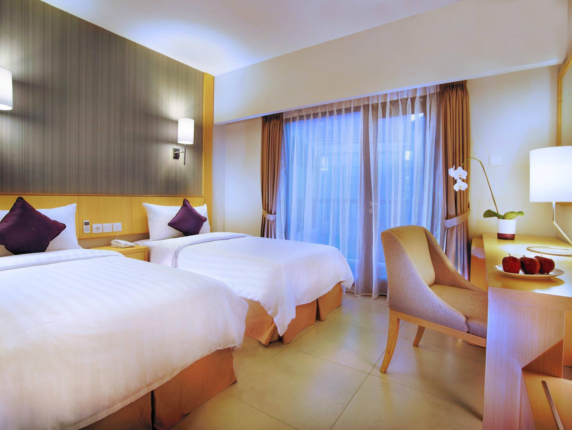 Quest Hotel Kuta By Aston Exterior photo