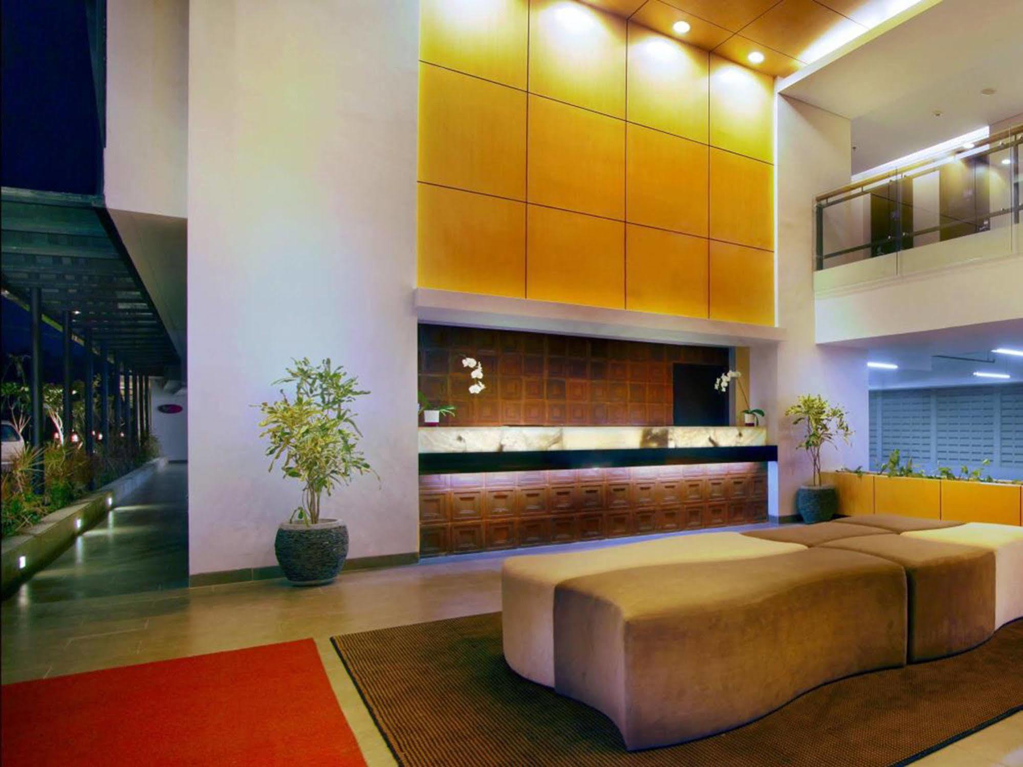 Quest Hotel Kuta By Aston Exterior photo