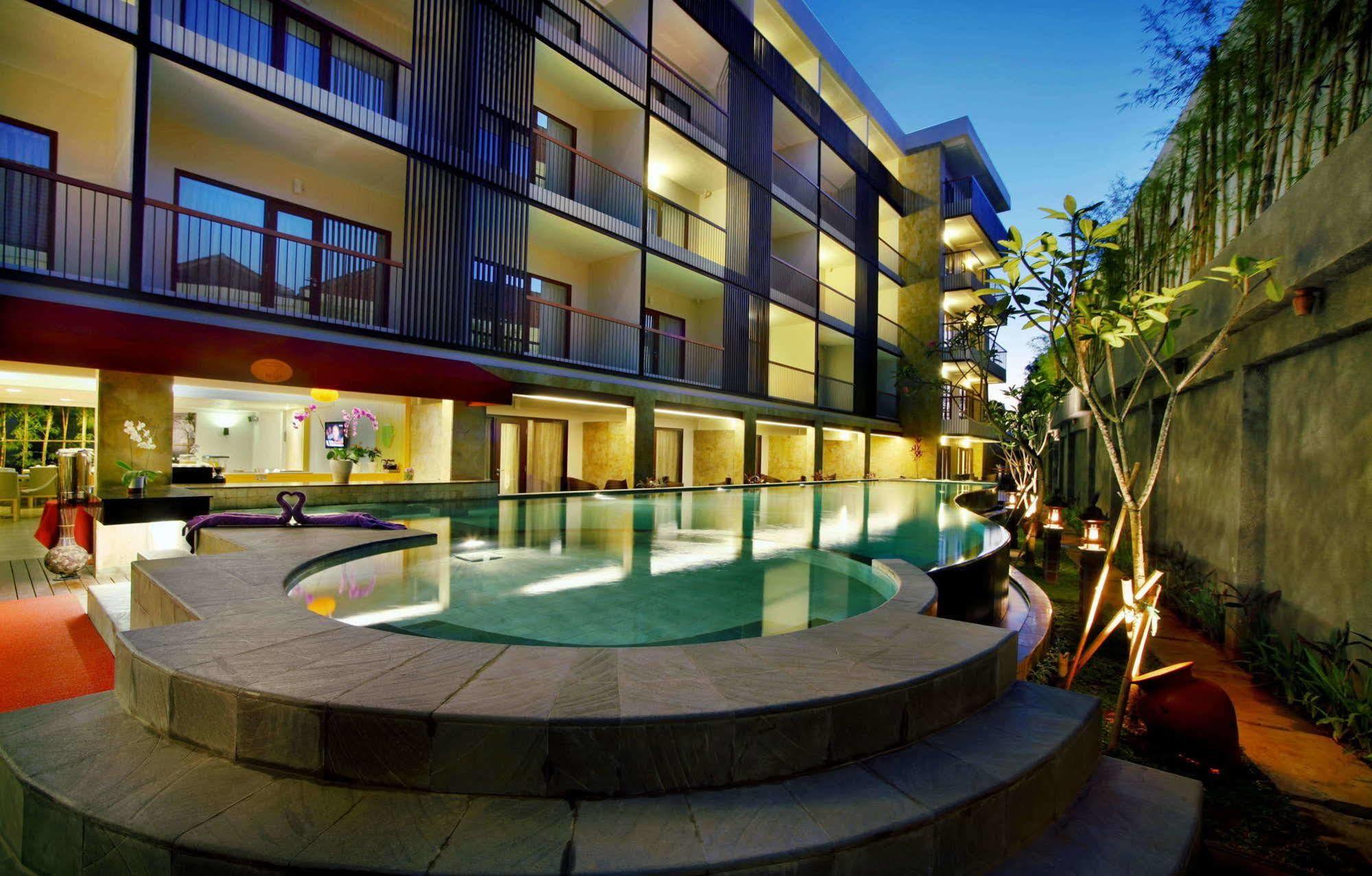 Quest Hotel Kuta By Aston Exterior photo