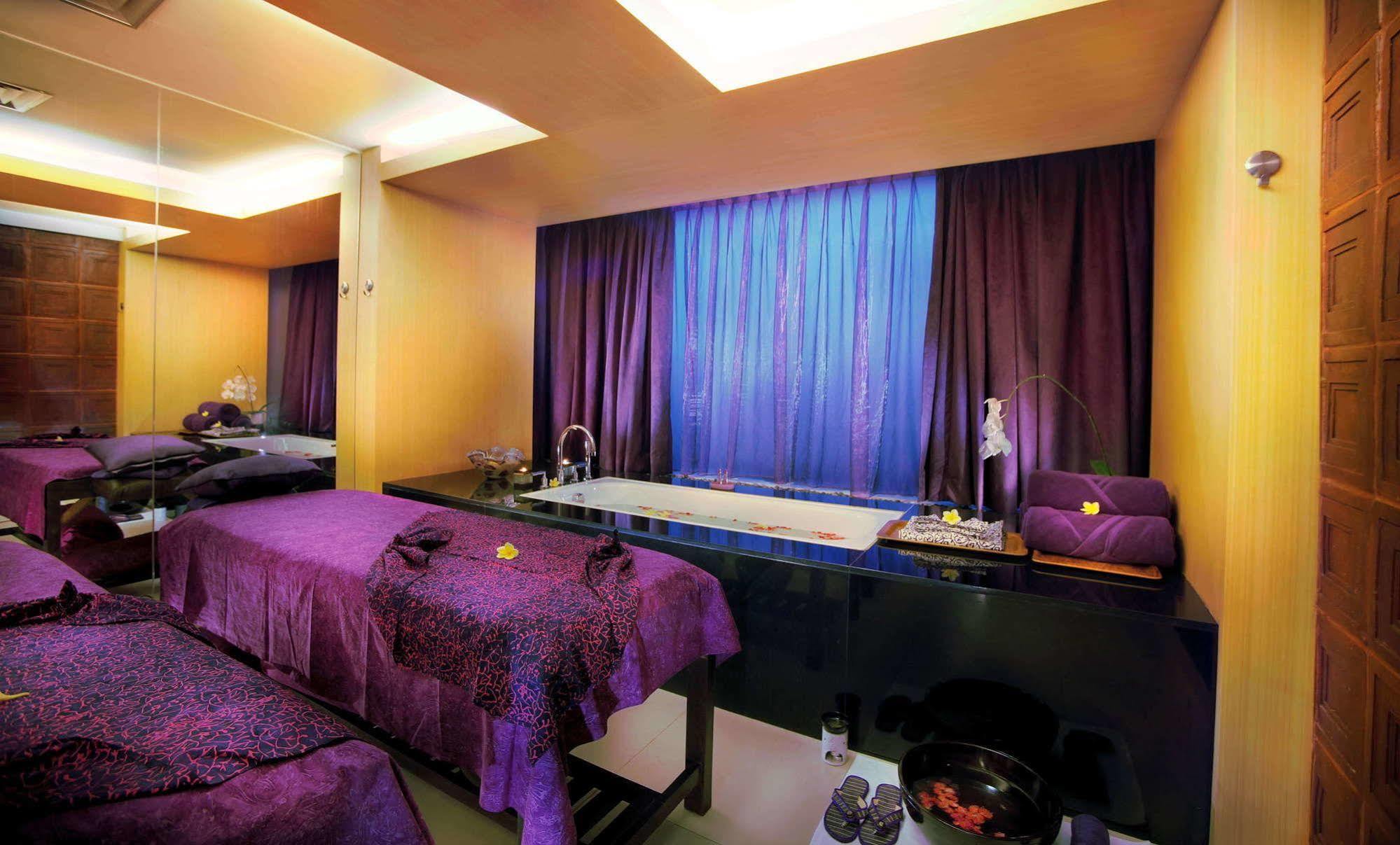 Quest Hotel Kuta By Aston Exterior photo