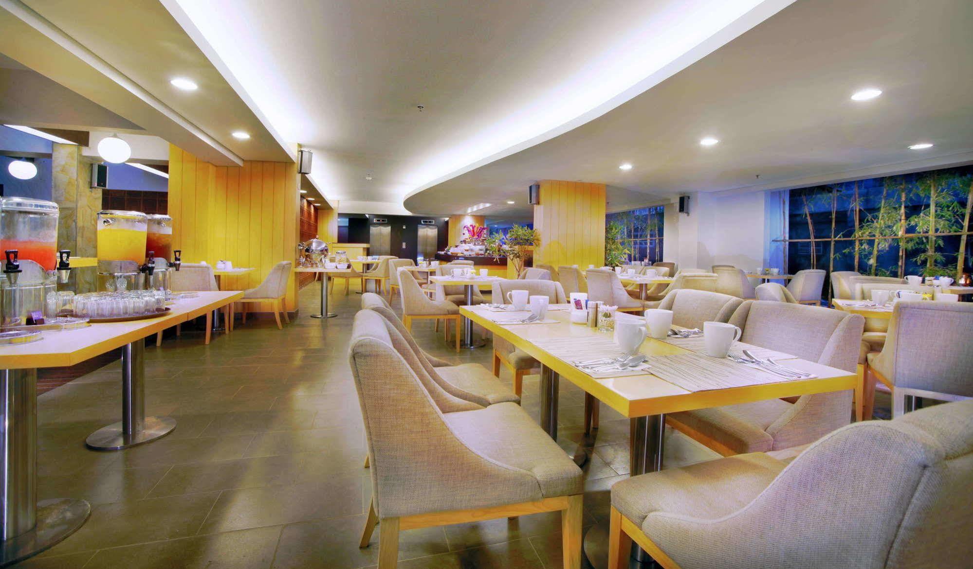 Quest Hotel Kuta By Aston Exterior photo