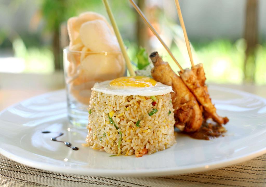 Quest Hotel Kuta By Aston Exterior photo