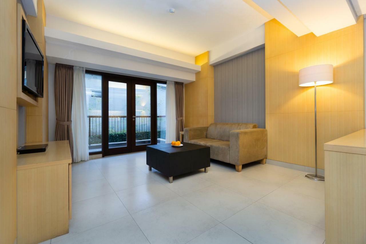 Quest Hotel Kuta By Aston Exterior photo