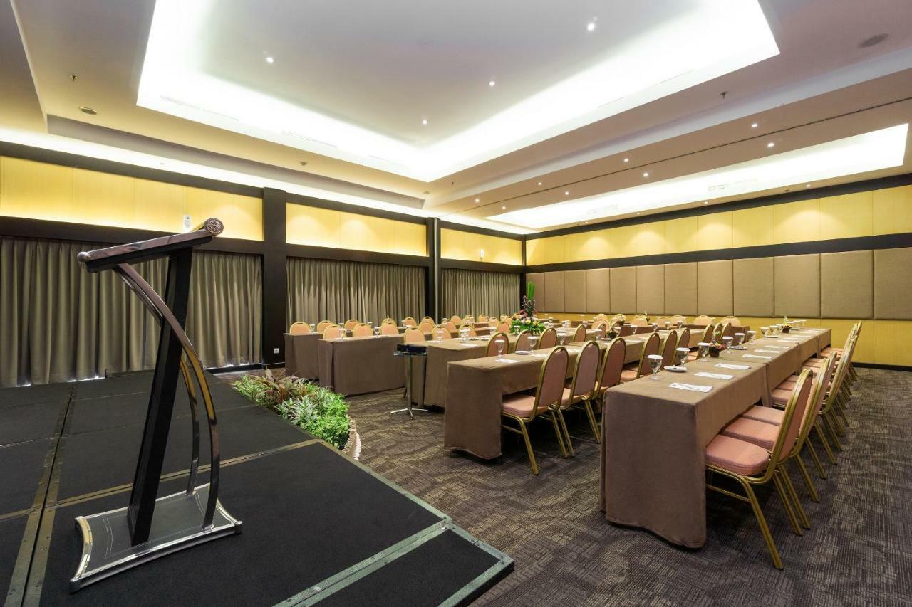 Quest Hotel Kuta By Aston Exterior photo