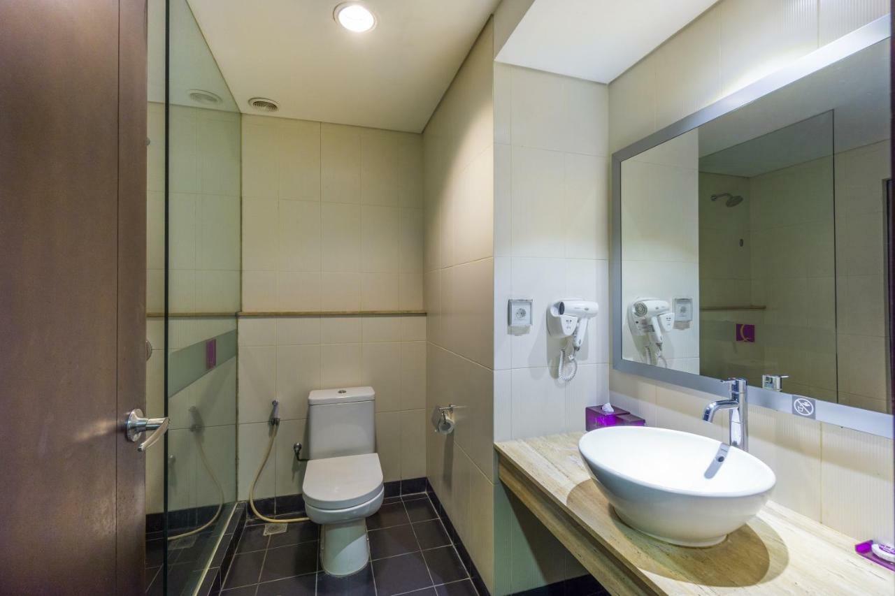 Quest Hotel Kuta By Aston Exterior photo