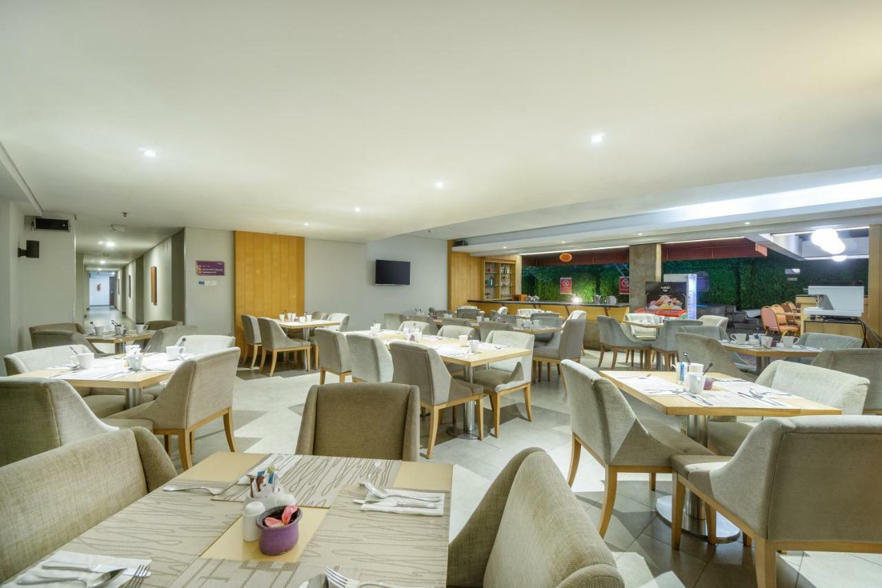 Quest Hotel Kuta By Aston Exterior photo